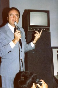 Arazi making a presentation of the Scitex CEPS equipment in 1979