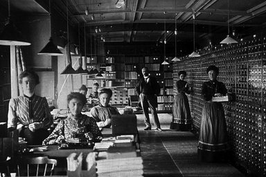 henri-la-fontaine-with-staff-members-of-the-mundaneum